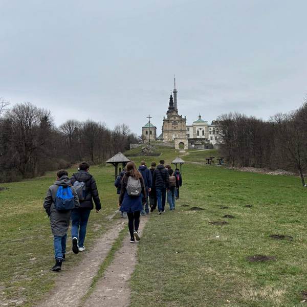 Wszystkie drogi prowadzą na Święty Krzyż