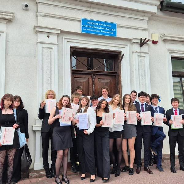 Uroczyste pożegnanie klas czwartych